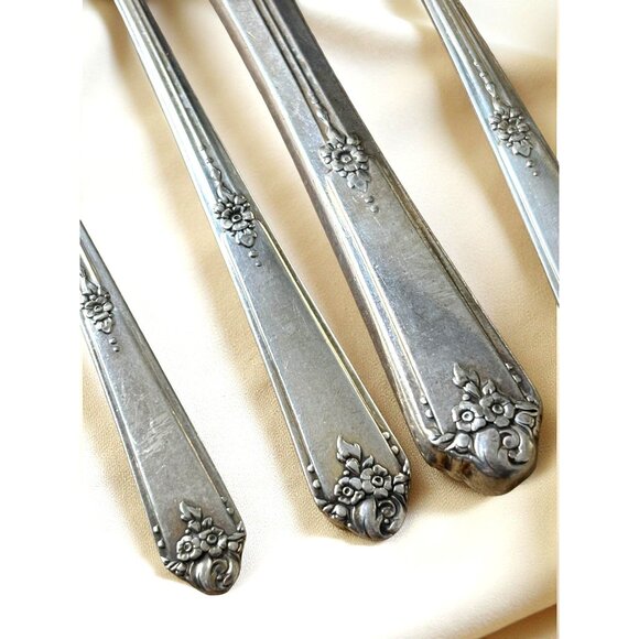 Oneida Community Tudor Plate Silverware 5-PieceSweet Briar 1948 Silver Plate - Picture 5 of 6